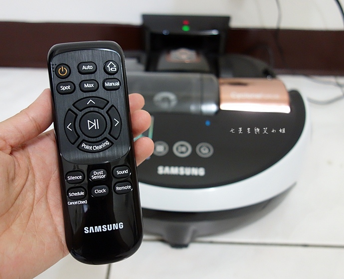 27 Samsung POWERbot 掃地機器人.JPG