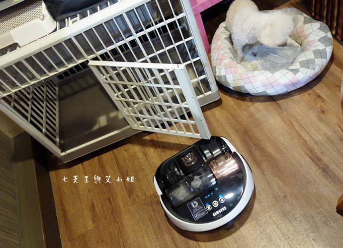 3 Samsung VR20H9050UW POWERbot 3 Samsung VR20H9050UW POWERbot