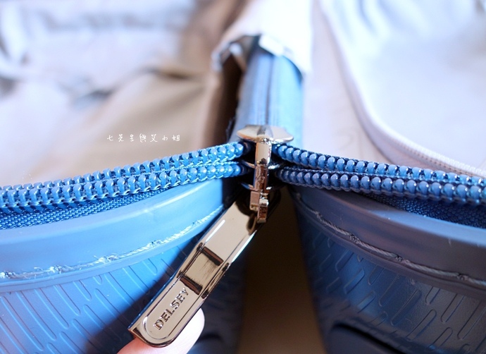 7 DELSEY HELIUM AIR 高質感輕盈耐撞 專利ZST保安拉鍊.JPG