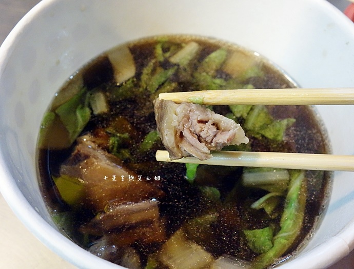 7 羅東夜市美食 阿灶伯 羊舖子 羊肉湯 臭豆腐 炒羊肉.JPG