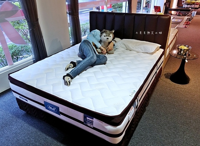 39 睡眠王國 Sleep Country 美國席夢思名床2萬有找 貨櫃抵台首賣會.JPG