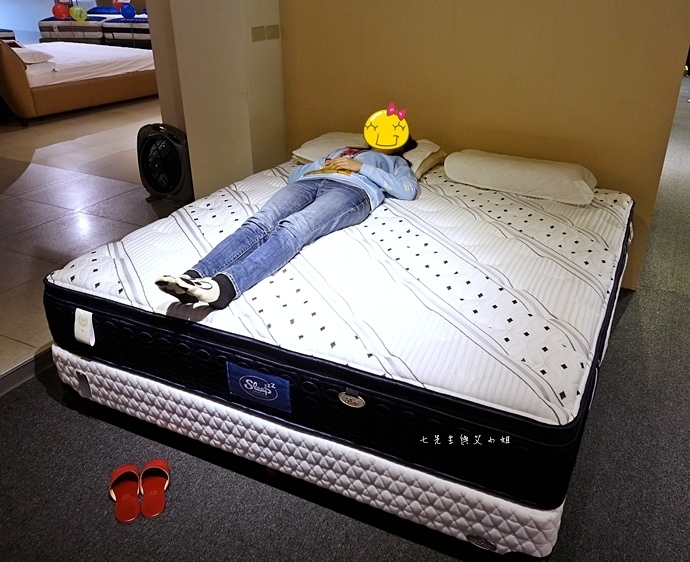 45 睡眠王國 Sleep Country 美國席夢思名床2萬有找 貨櫃抵台首賣會.JPG