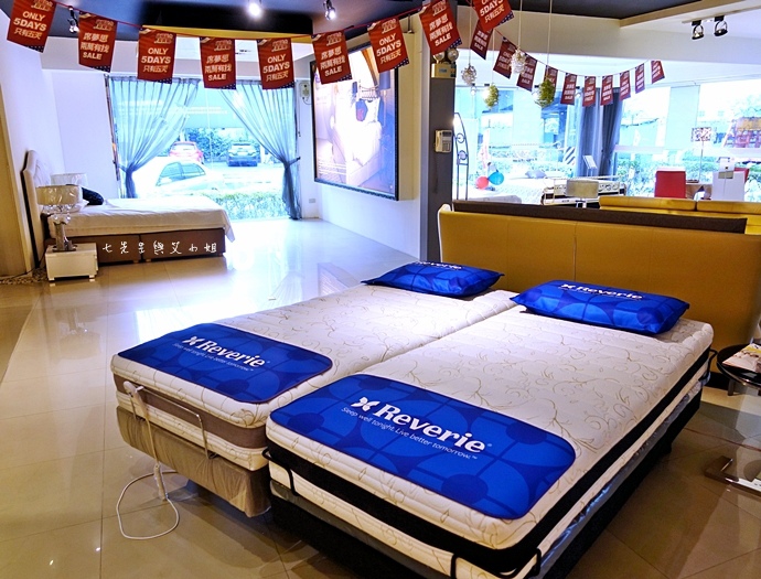 10 睡眠王國 Sleep Country 美國席夢思名床2萬有找 貨櫃抵台首賣會.JPG