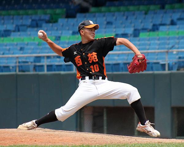 台中市先發投手吳丞哲投8.2局因用球數達上限而退場