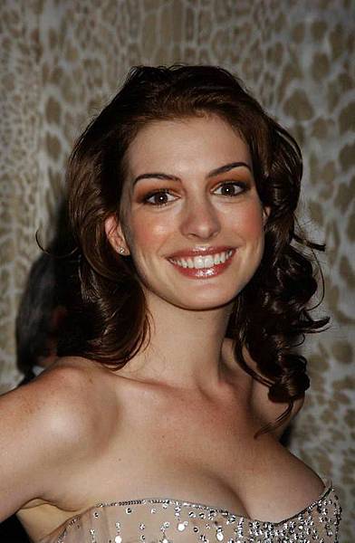 Anne Hathaway20.jpg