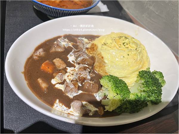 【台北｜信義】軟蛋醬蛋包飯專門製作所，各國醬料及舒肥肉品可隨