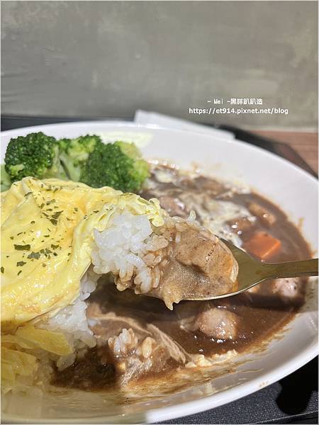 【台北｜信義】軟蛋醬蛋包飯專門製作所，各國醬料及舒肥肉品可隨