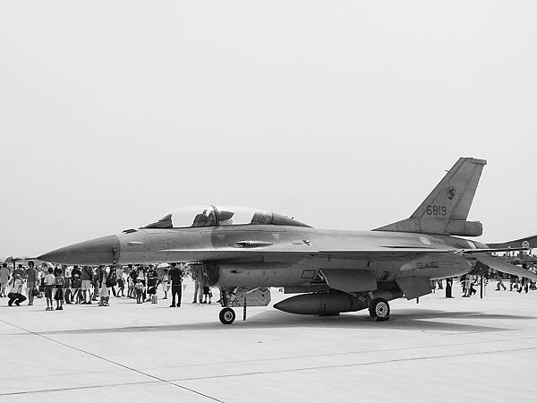 F-16 FIGHTING FALCON