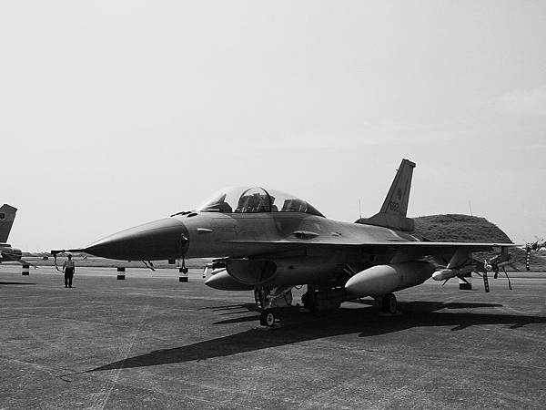 F-16 FIGHTING FALCON F-16 FIGHTING FALCON