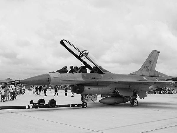 F-16 Fighting Falcon F-16 Fighting Falcon