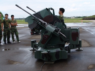 T82型雙聯裝20公厘機砲