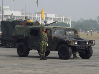 悍馬車 / HUMVEE