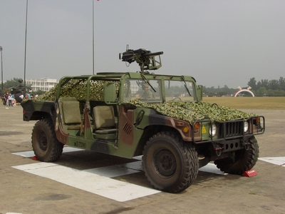 悍馬車 / HUMVEE