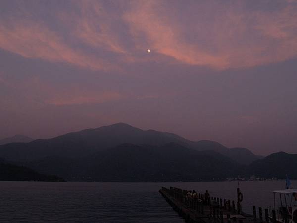 日月潭朝霧碼頭黃昏