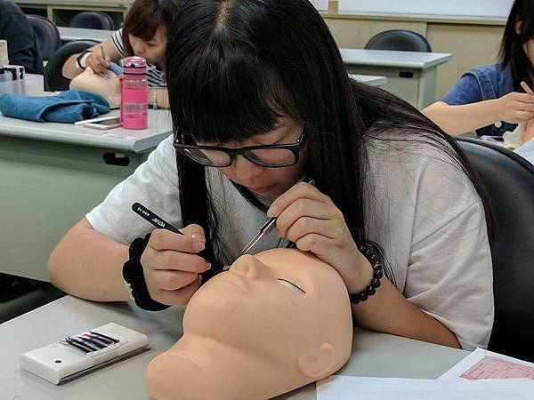 神奇寶貝舞睫台北美睫教學推薦訓練家Lash Dance台北美睫補習班推薦美睫教學課程價格比較