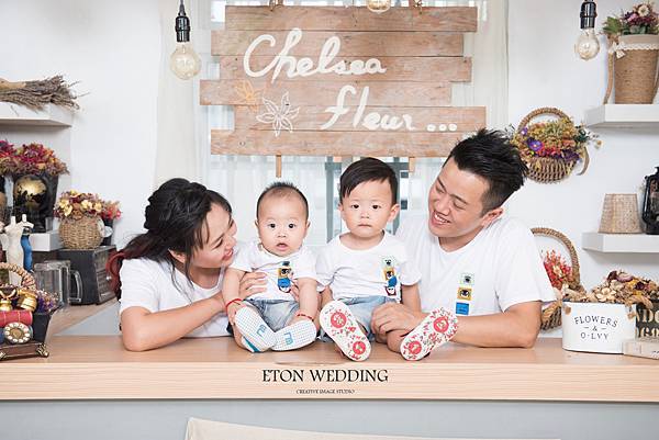 全家福寫真,全家福攝影,全家福寫真台北,全家福寫真推薦,伊頓全家福,全家福照風格,全家福照台南,全家福照桃園,全家福照高雄,全家福拍攝,拍全家福,全家福,全家福照 (9).jpg