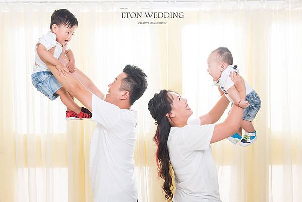 全家福寫真,全家福攝影,全家福寫真台北,全家福寫真推薦,伊頓全家福,全家福照風格,全家福照台南,全家福照桃園,全家福照高雄,全家福拍攝,拍全家福,全家福,全家福照 (10).jpg
