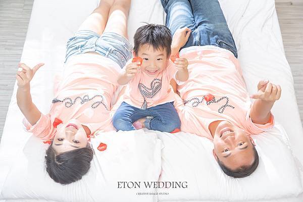 全家福寫真,全家福攝影,全家福寫真台北,全家福寫真推薦,伊頓全家福,全家福照風格,全家福照台南,全家福照桃園,全家福照高雄,全家福拍攝,拍全家福,全家福,全家福照 (27).jpg