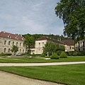 整座修道院由廣闊的花園所圍繞