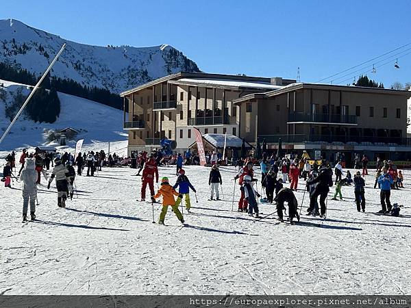 <2023年> 在法國滑雪小鎮 Samoens 度過耶誕日，