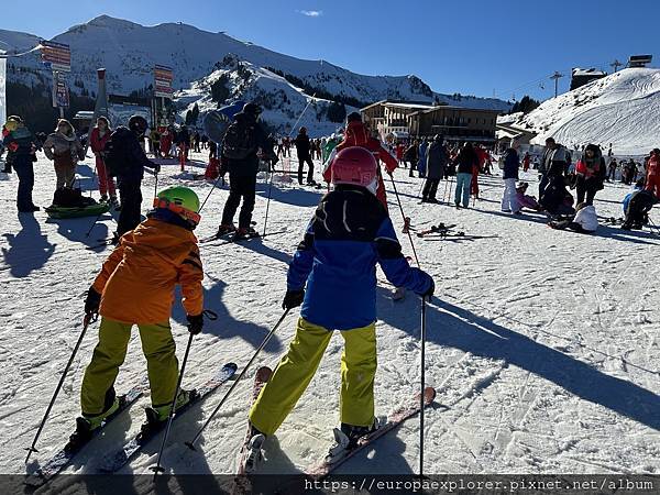 <2023年> 在法國滑雪小鎮 Samoens 度過耶誕日，