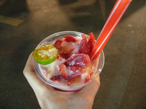 DAY1 - 六合夜市 用料100%的草莓冰沙
