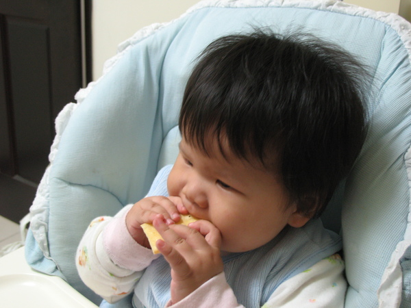 湘湘：我最喜歡吃餅餅囉!