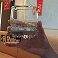 拿酒杯修.jpg