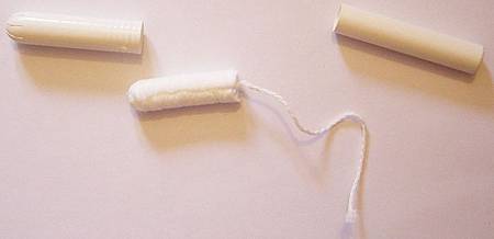 1280px-Elements_of_a_tampon_with_applicator