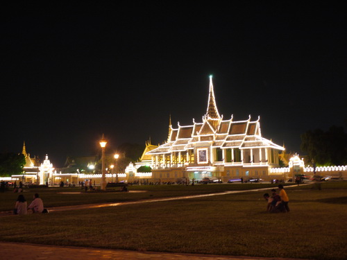 05-002-金邊皇宮夜景.JPG