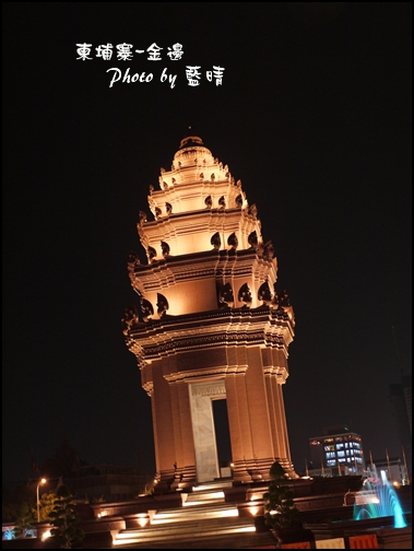 06-001-金邊獨立紀念塔水舞夜景.jpg 06-001-金邊獨立紀念塔水舞夜景.jpg