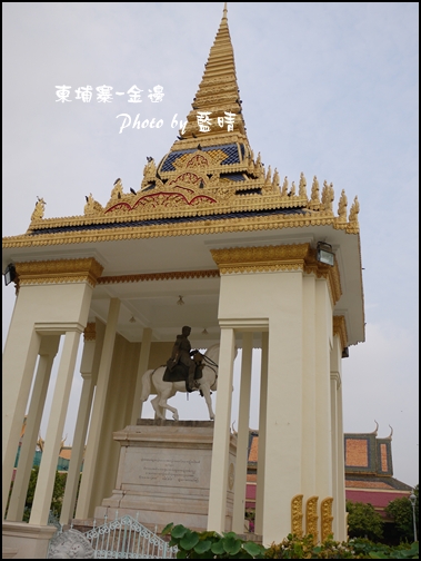 05-018-金邊皇宮-諾羅敦國王騎馬雕像.jpg 05-018-金邊皇宮-諾羅敦國王騎馬雕像.jpg