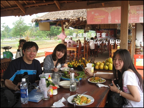 05-008-吳哥窟-早午餐-brian和ann和eva by田田.jpg 05-008-吳哥窟-早午餐-brian和ann和eva by田田.jpg