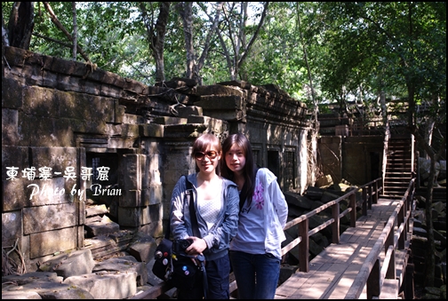 08-016-吳哥窟-崩密列寺-ann和eva by brain.jpg 08-016-吳哥窟-崩密列寺-ann和eva by brain.jpg