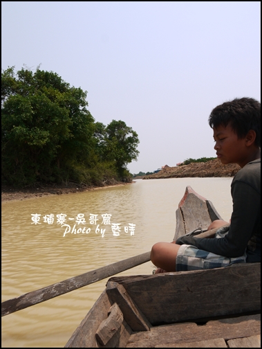 08-017-吳哥窟-空邦魯-沉思男孩.jpg