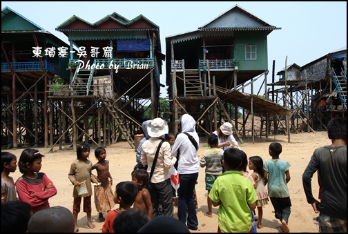 08-035-吳哥窟-空邦魯部落-發放物資 by brain.jpg 08-035-吳哥窟-空邦魯部落-發放物資 by brain.jpg