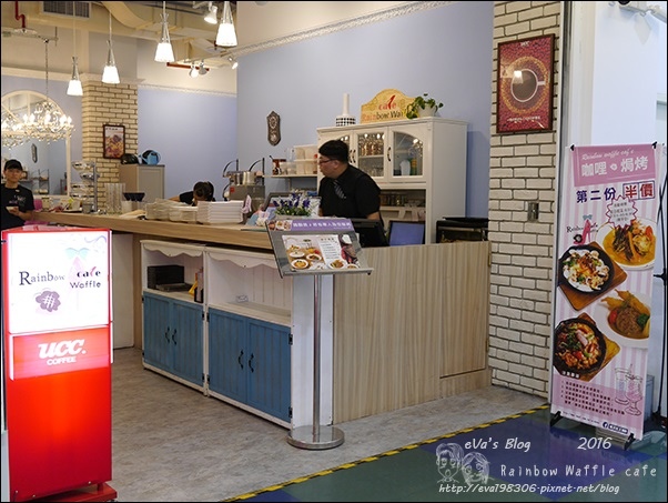 Rainbow Waffle cafe-03.jpg