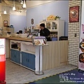 Rainbow Waffle cafe-03.jpg