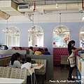 Rainbow Waffle cafe-06.jpg