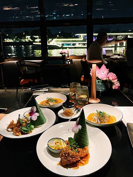 曼谷•高質感晚餐遊船｜悅榕莊番紅花號晚宴遊船Saffron 