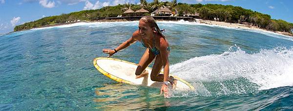 Maldives surf-2.jpg