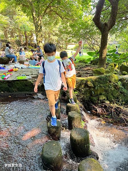 台北陽明山》從第一停車場 前往 前山公園》沿途風景老少咸宜半