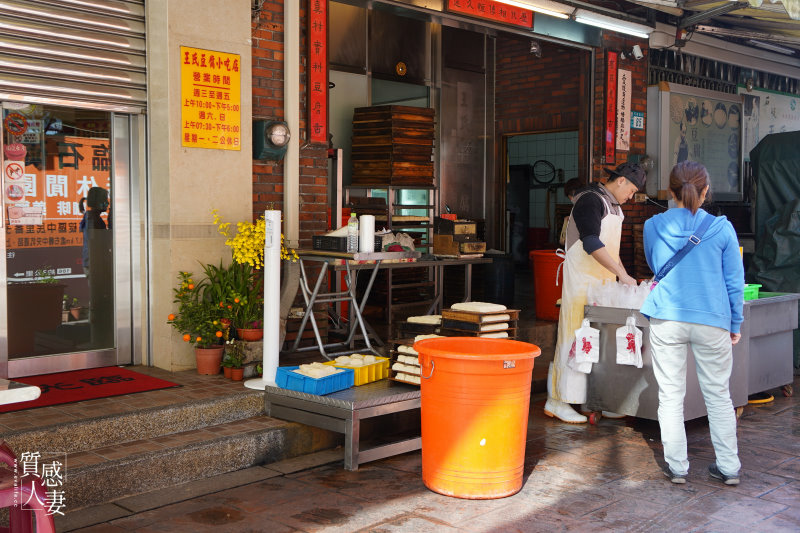 【新北美食】石碇20年老店大胖米粉湯與王氏豆腐的限量豆漿，難得的早餐店，見證歷史更迭的傳統小吃 (15).jpg