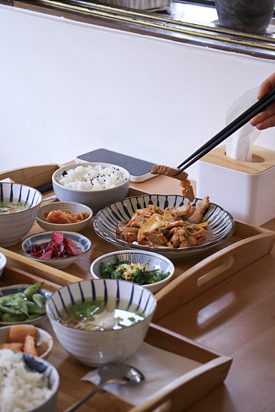 【 宜蘭美食】衷食丨 角落裡的台式定食熱炒，家常菜也要有儀式
