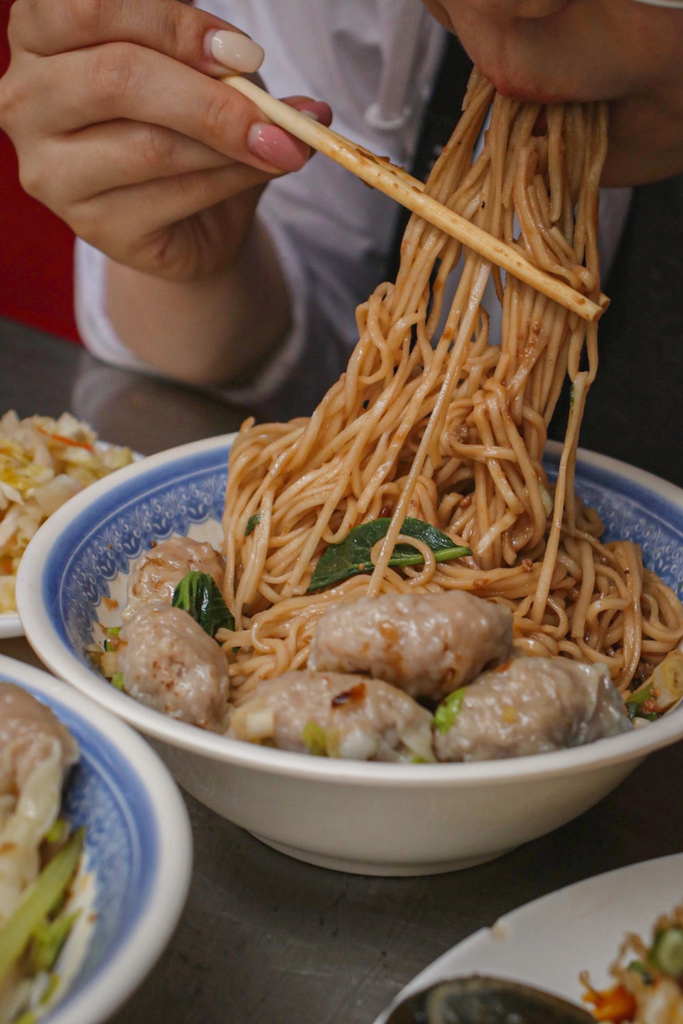 │宜蘭隱藏美食│ 極品麵店-銅板價紅油抄手 皮薄肉餡超飽滿！