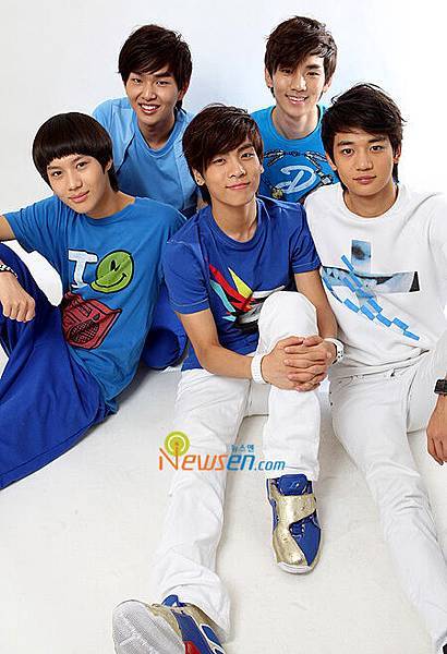 20081030_shinee-by-allkpop1.jpg