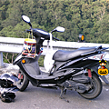 掛在車上的袋子裡......