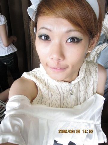 我有乖乖的把妳的自拍都傳上來喔= =+