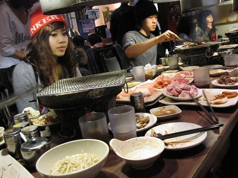 香：我們豬肉組烤盤都沒肉