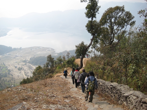 Pokhara ～Sarangkot健行-繼續走石階下山